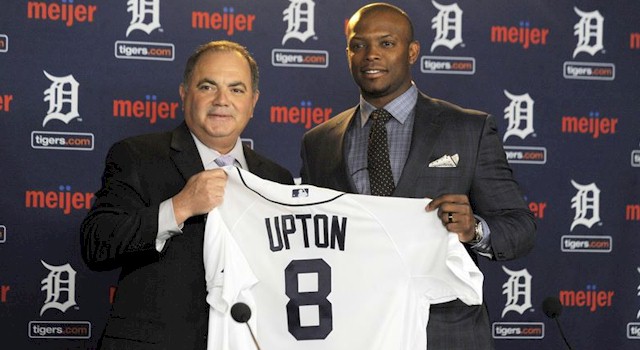 Al Avila poses with Justin Upton with his #8 Tigers jersey at the press conference announcing his free agent signing.